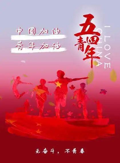 女孩坐缆车悬空被挂车外,游客扔掉雪橇飞奔上前,众人合力救下